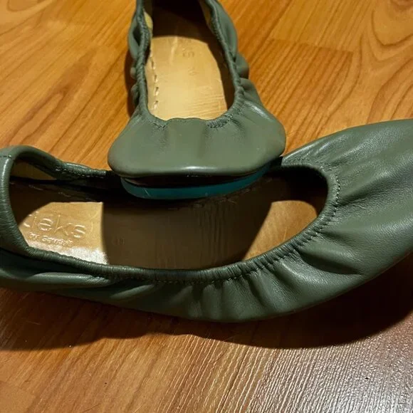 Tieks Size 10 - Olive Green - Picture 4 of 4